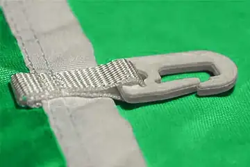 Besatzband mit Kunststoffkarabinern